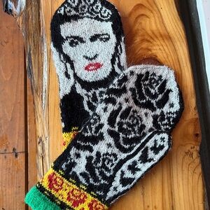 Colorful Patterned Mittens size L/XL